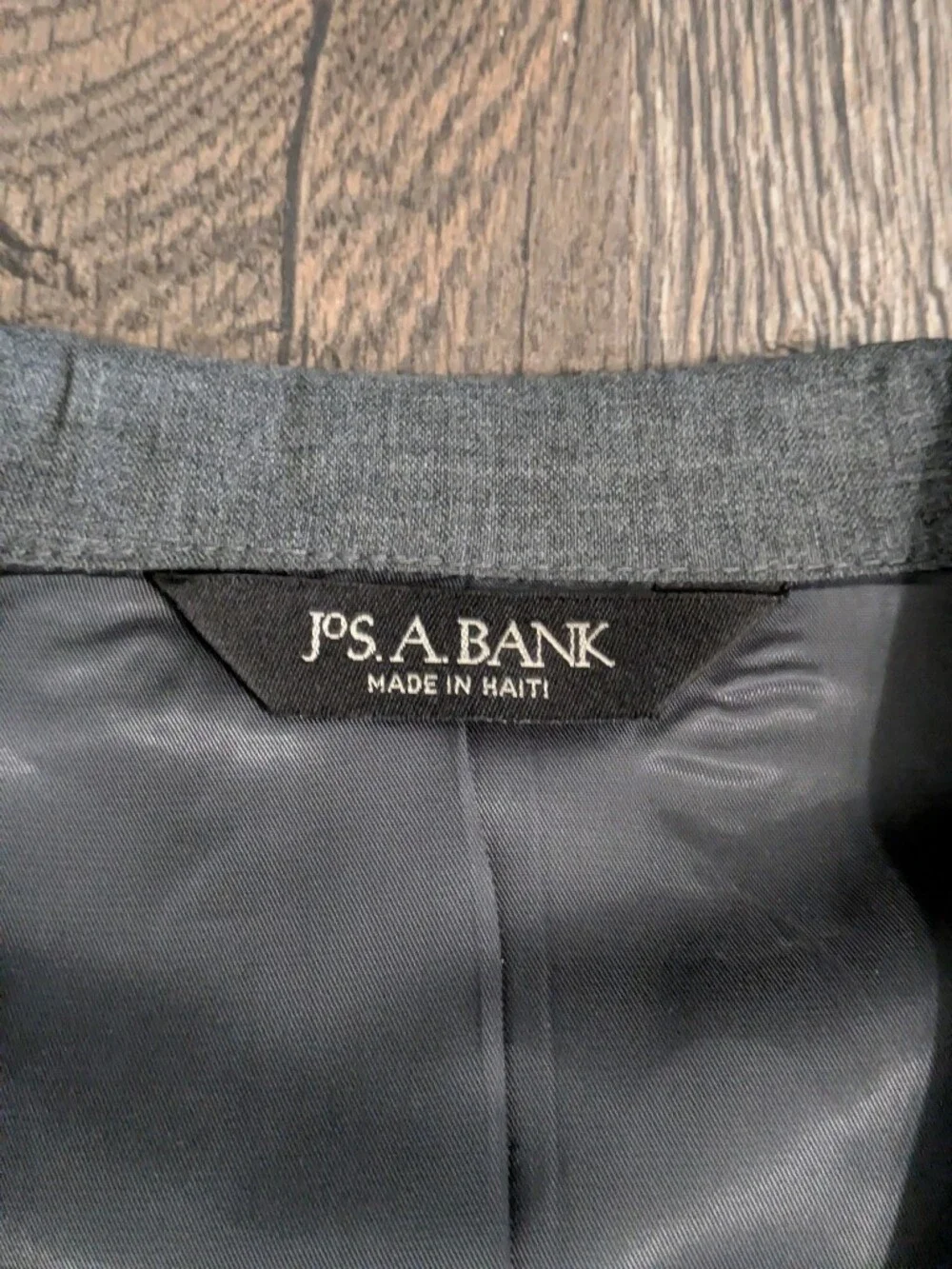 Jos A Bank Mens 2 Piece Suit 40R Gray 100% Wool 2 Button Blazer Pleated Pants 34